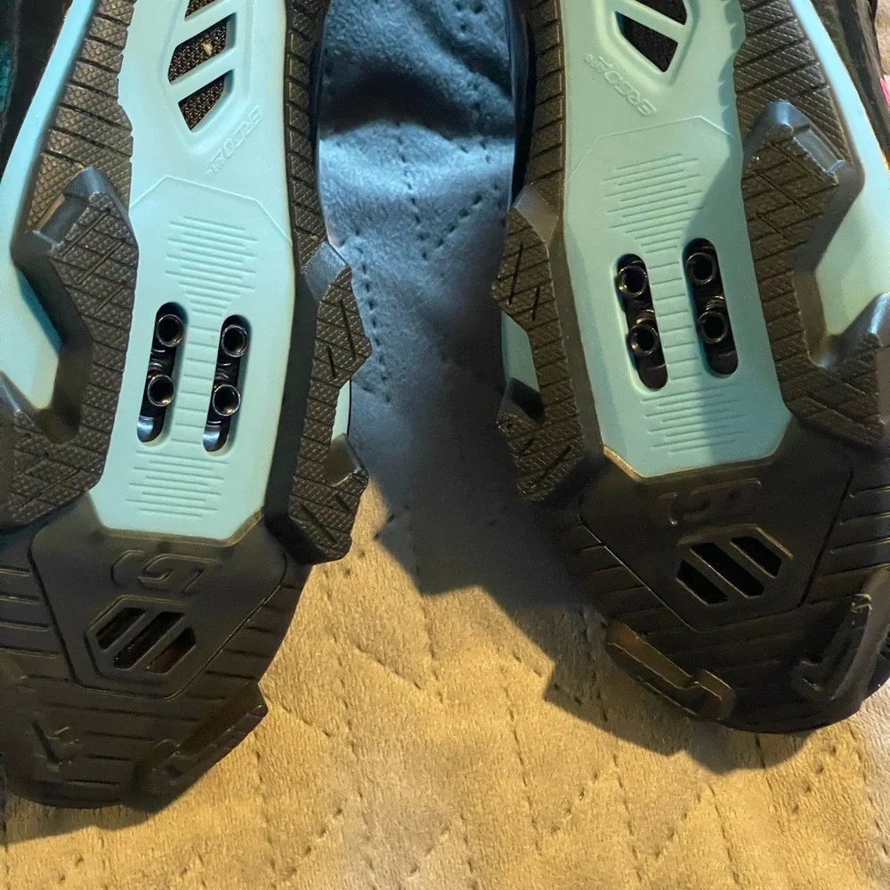 Louis Garneau HRS-60 cycling shoes women’s‎ size 8 NWOB